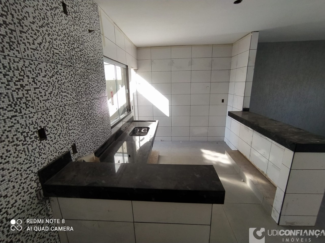 Casa à venda com 2 quartos, 65m² - Foto 1