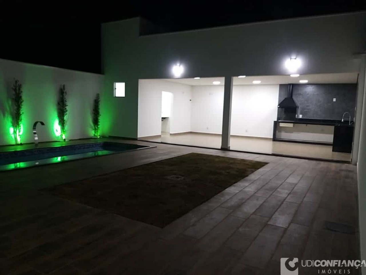 Casa à venda com 3 quartos, 210m² - Foto 7