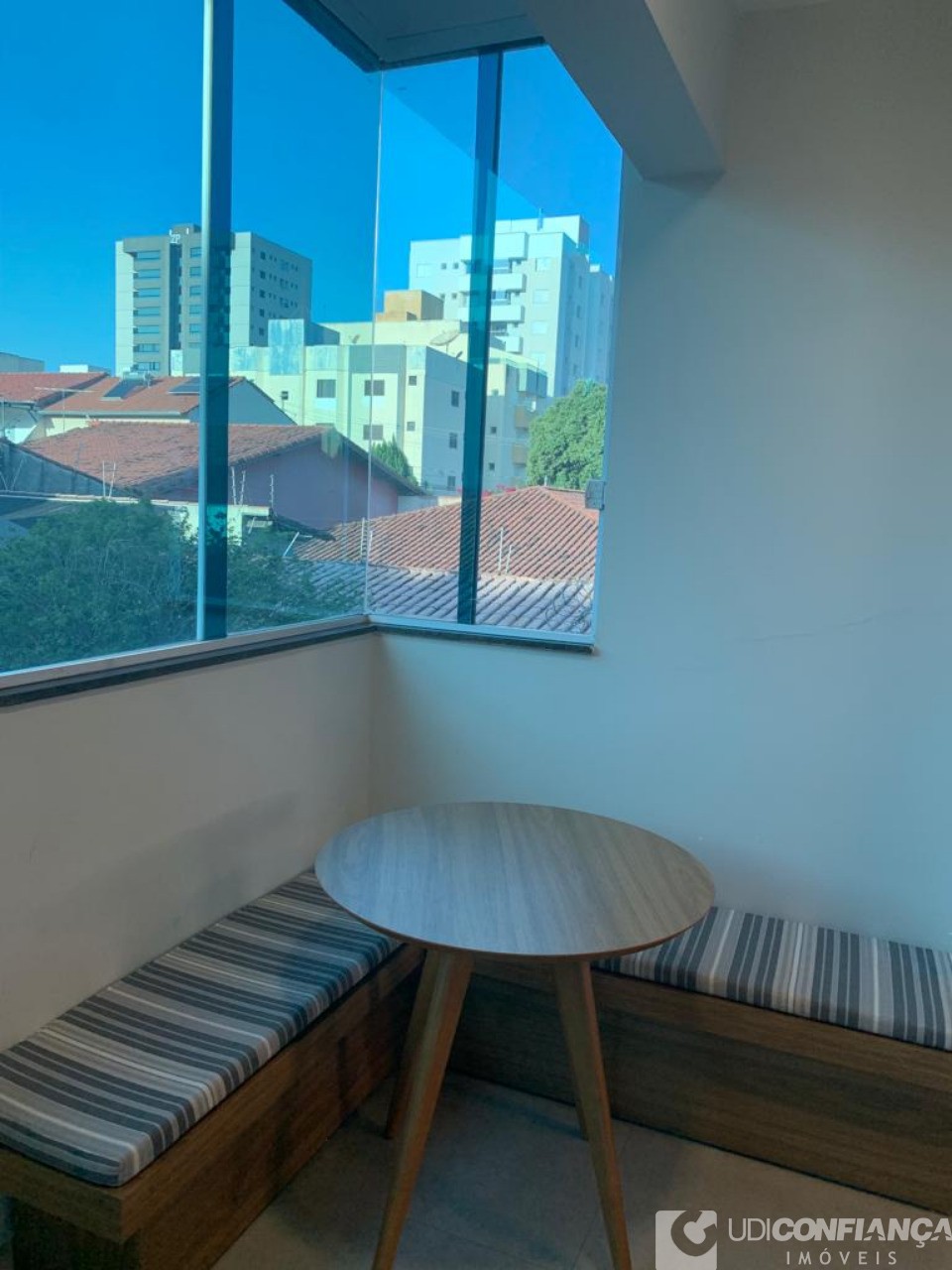 Apartamento à venda com 3 quartos, 90m² - Foto 2