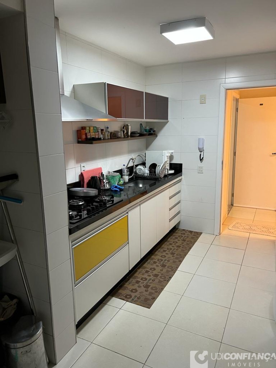 Apartamento à venda com 2 quartos, 72m² - Foto 3