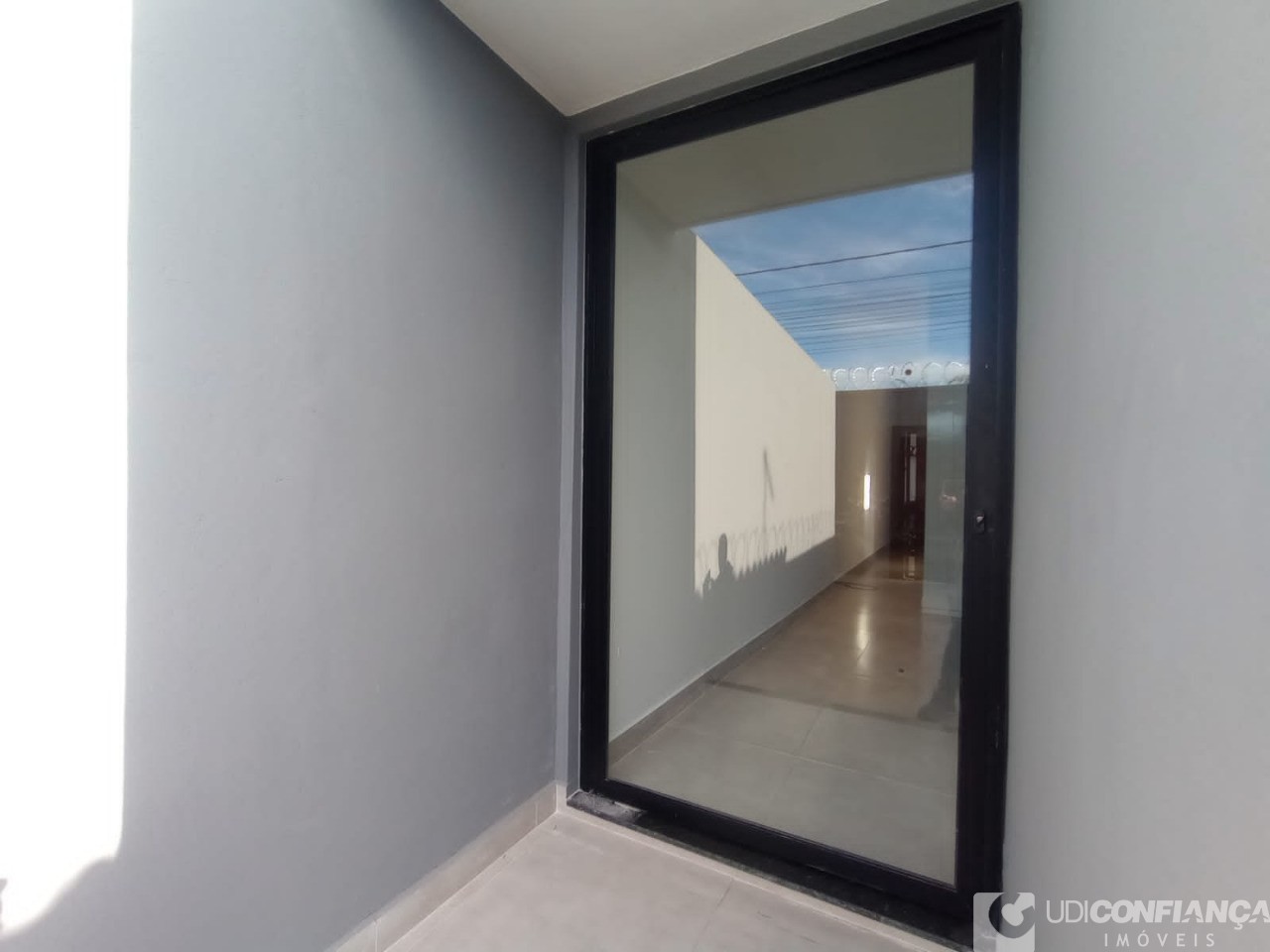 Casa à venda com 3 quartos, 75m² - Foto 1