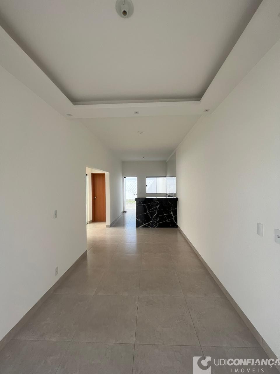 Casa à venda com 2 quartos, 63m² - Foto 1