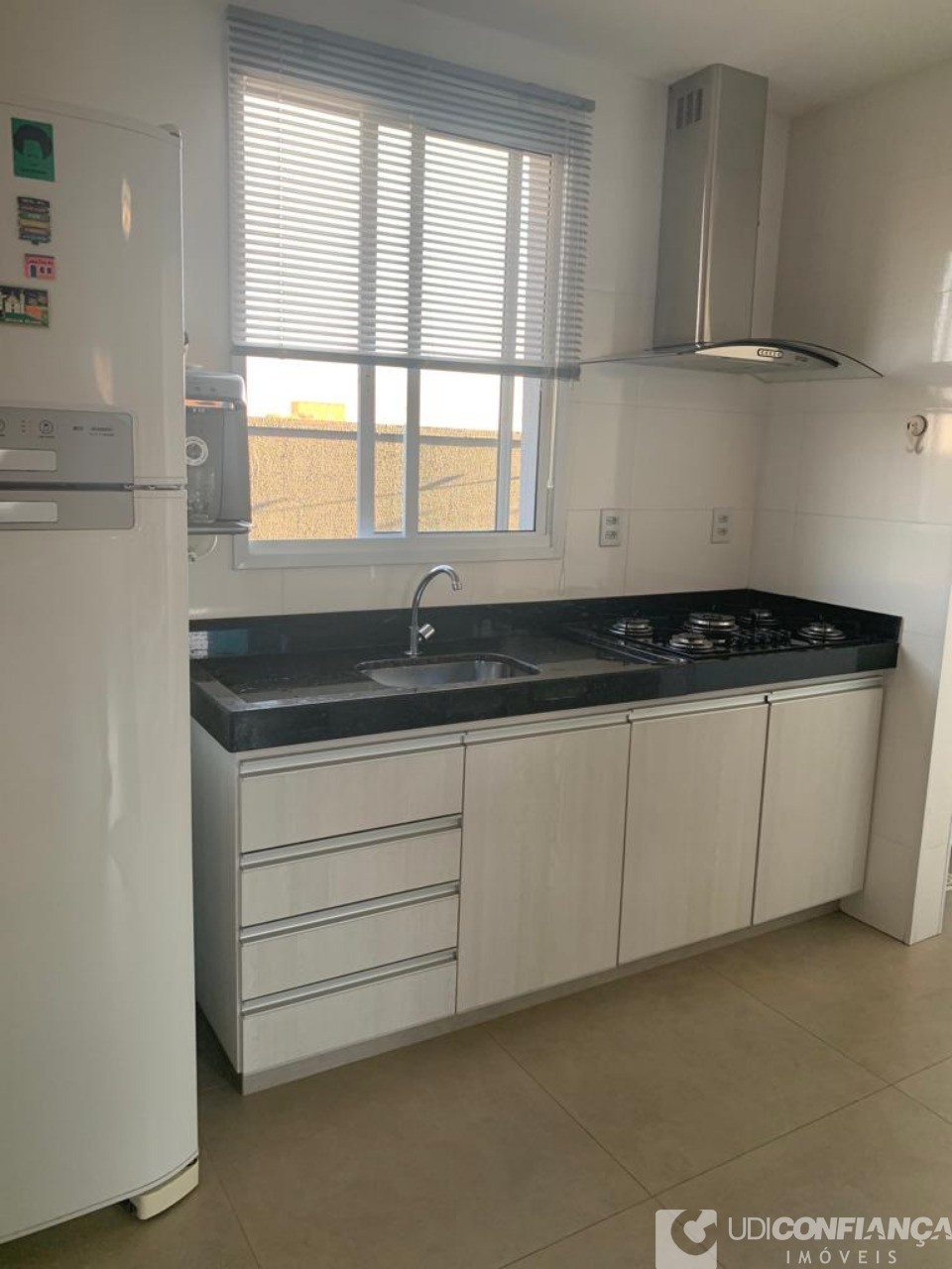 Apartamento à venda com 3 quartos, 90m² - Foto 3