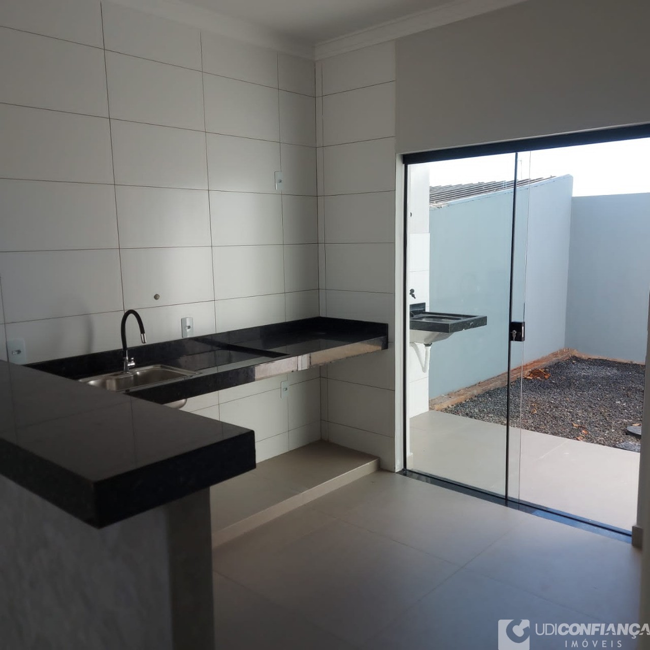 Casa à venda com 2 quartos, 56m² - Foto 13