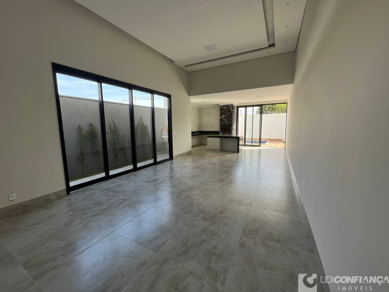 Casa à venda com 3 quartos, 180m² - Foto 2