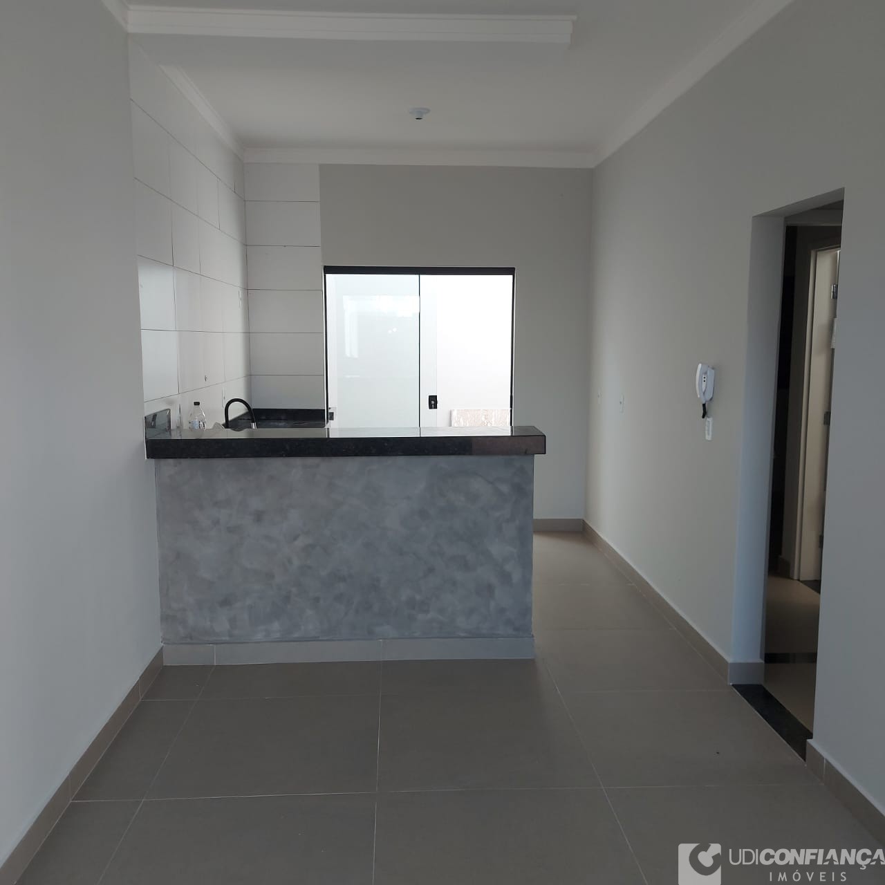 Casa à venda com 2 quartos, 56m² - Foto 1