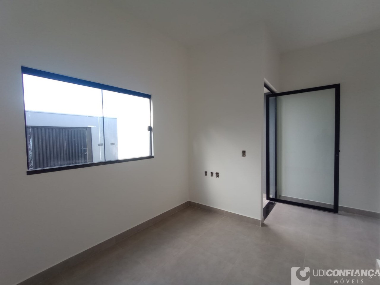 Casa à venda com 3 quartos, 75m² - Foto 4