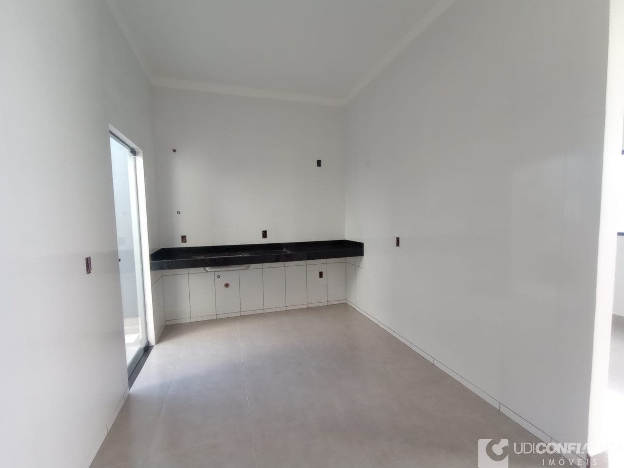 Casa à venda com 3 quartos, 75m² - Foto 11