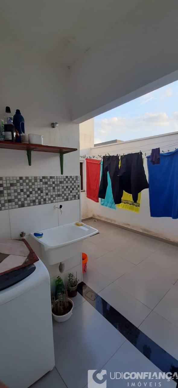 Casa à venda com 2 quartos, 65m² - Foto 2