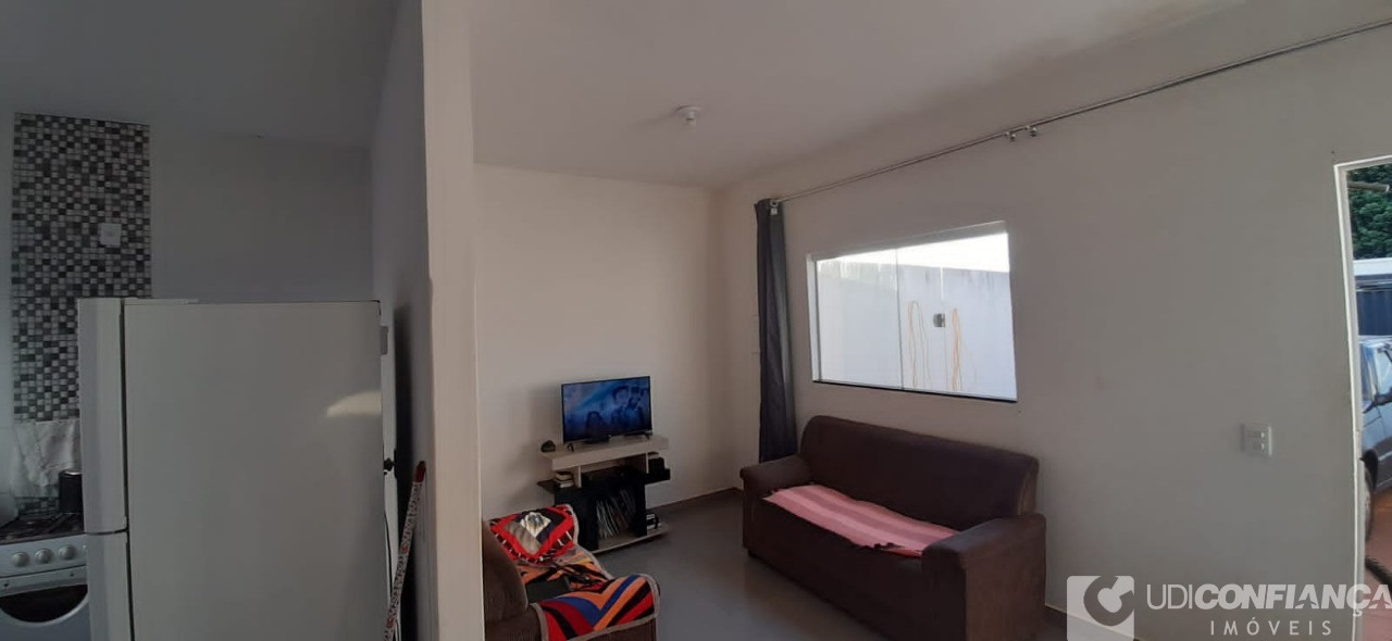 Casa à venda com 2 quartos, 65m² - Foto 4