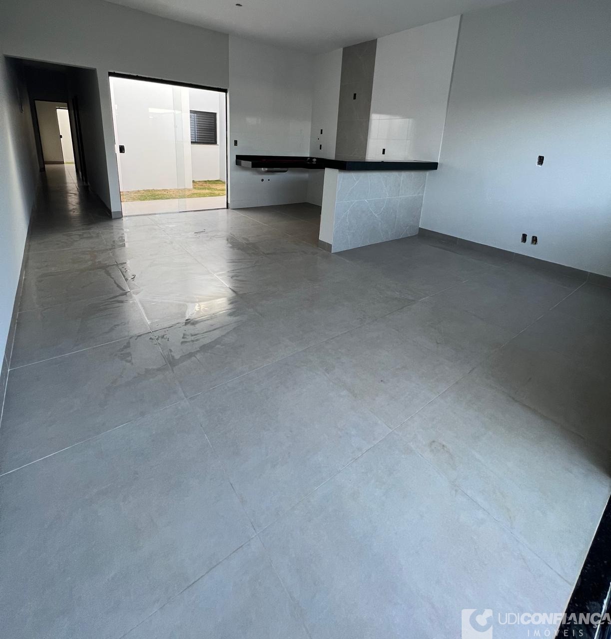 Casa à venda com 2 quartos, 75m² - Foto 2