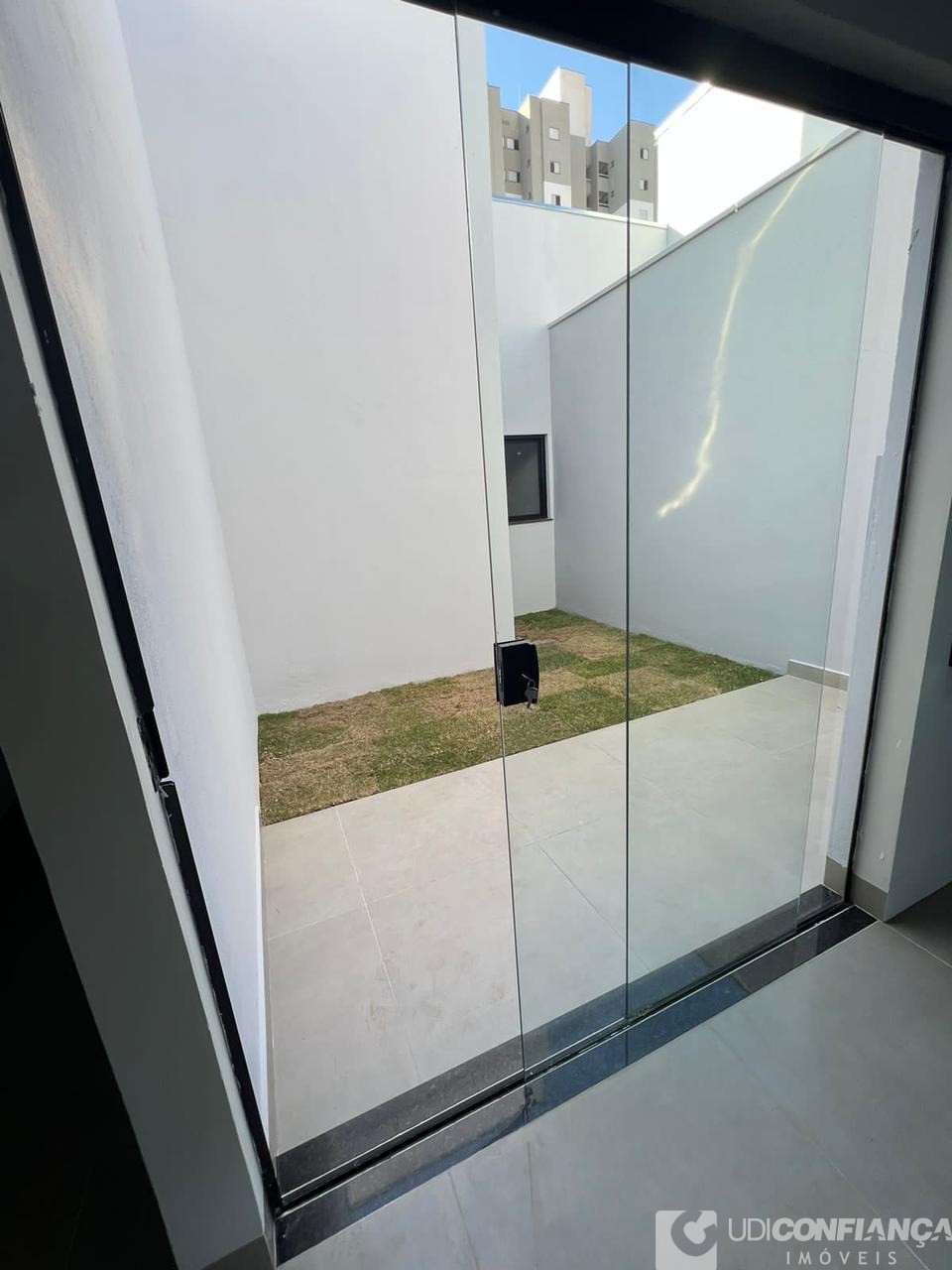 Casa à venda com 2 quartos, 75m² - Foto 4