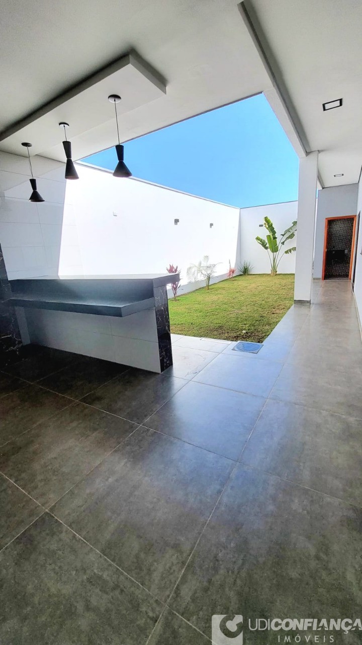 Casa à venda com 3 quartos, 180m² - Foto 1