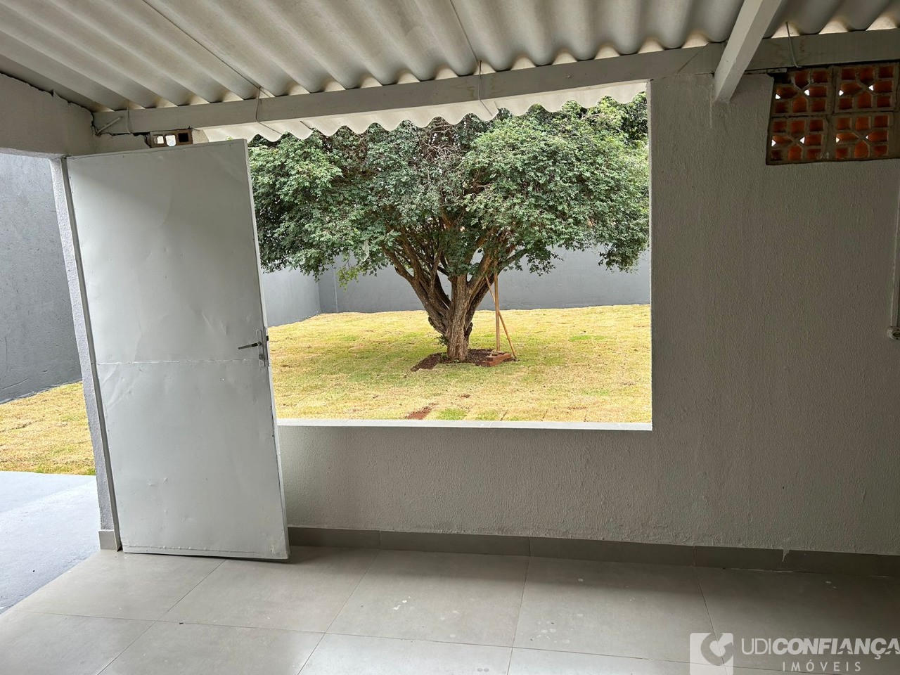 Casa à venda com 3 quartos, 100m² - Foto 2