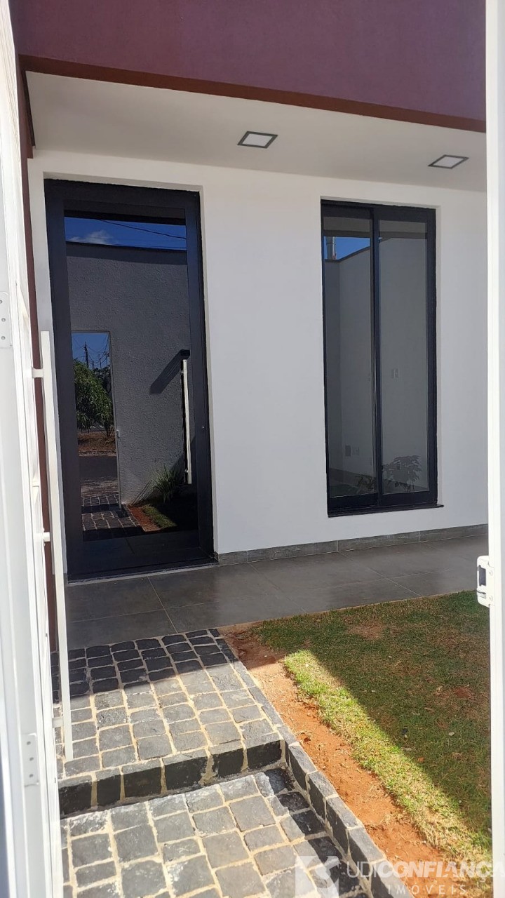 Casa à venda com 3 quartos, 180m² - Foto 2