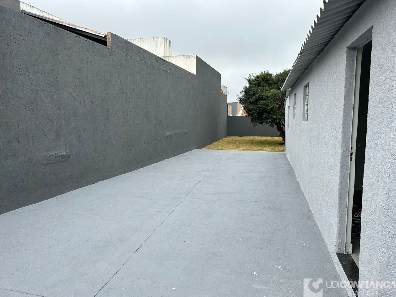 Casa à venda com 3 quartos, 100m² - Foto 1