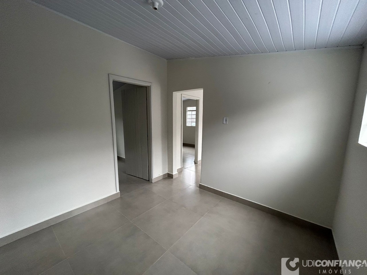 Casa à venda com 3 quartos, 100m² - Foto 3