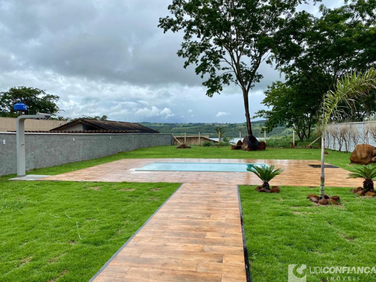 Fazenda à venda com 3 quartos, 240m² - Foto 1