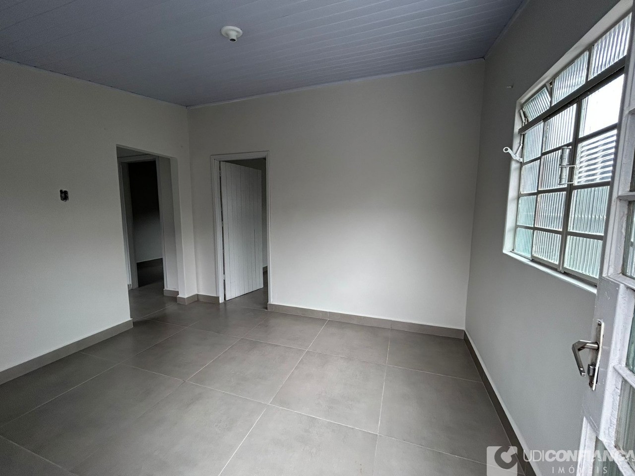 Casa à venda com 3 quartos, 100m² - Foto 4