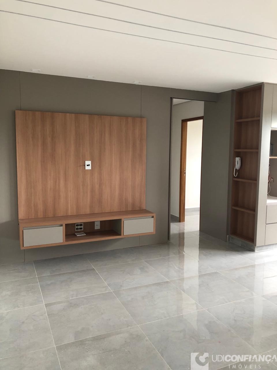 Apartamento à venda com 3 quartos, 76m² - Foto 1