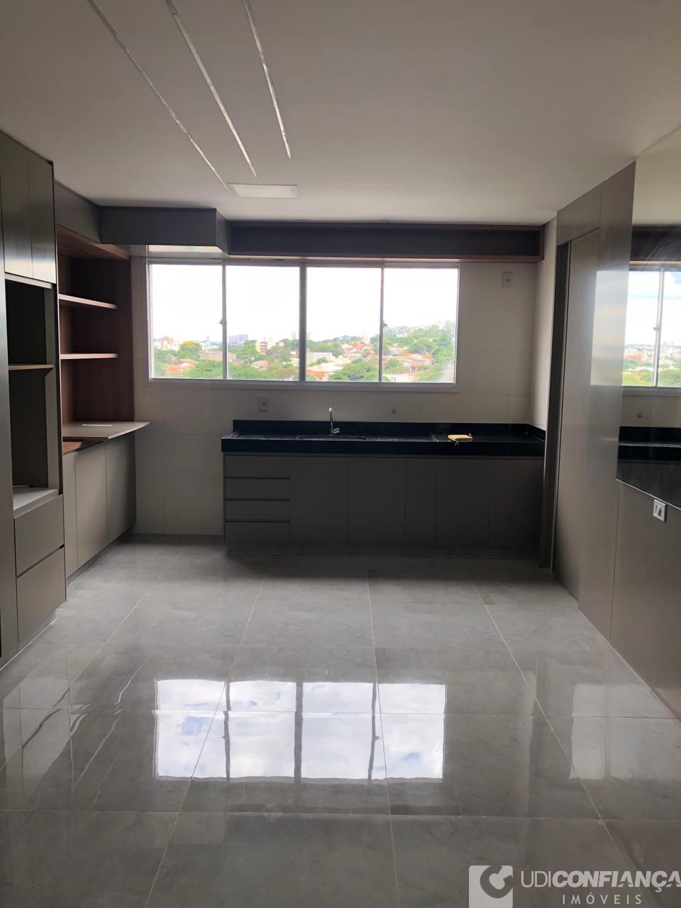 Apartamento à venda com 3 quartos, 76m² - Foto 2