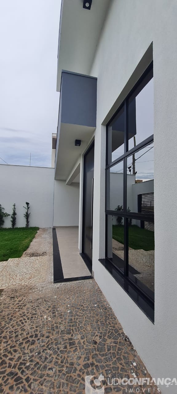 Casa à venda com 3 quartos, 209m² - Foto 2