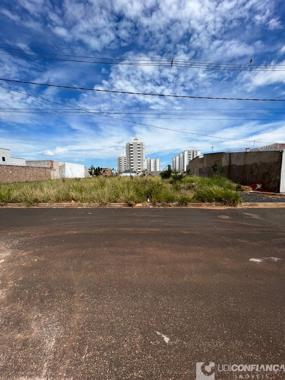 Lote à venda, - Bairro RESIDENCIAL FLAMBOYANT, Uberlândia MG