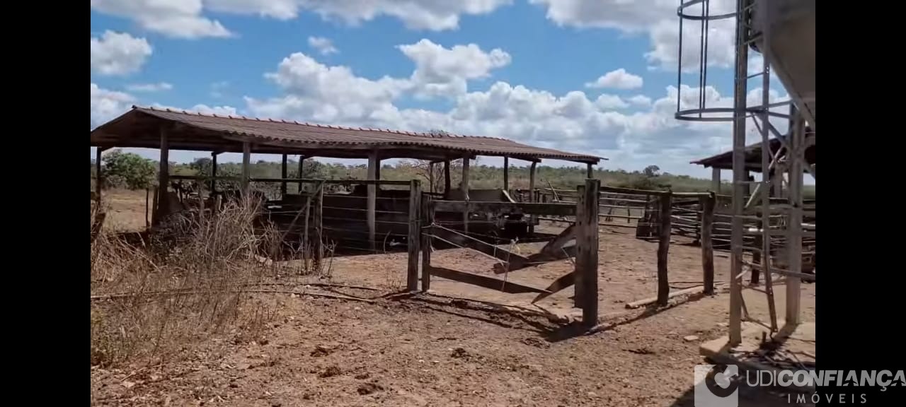 Fazenda à venda com 2 quartos, 165m² - Foto 1