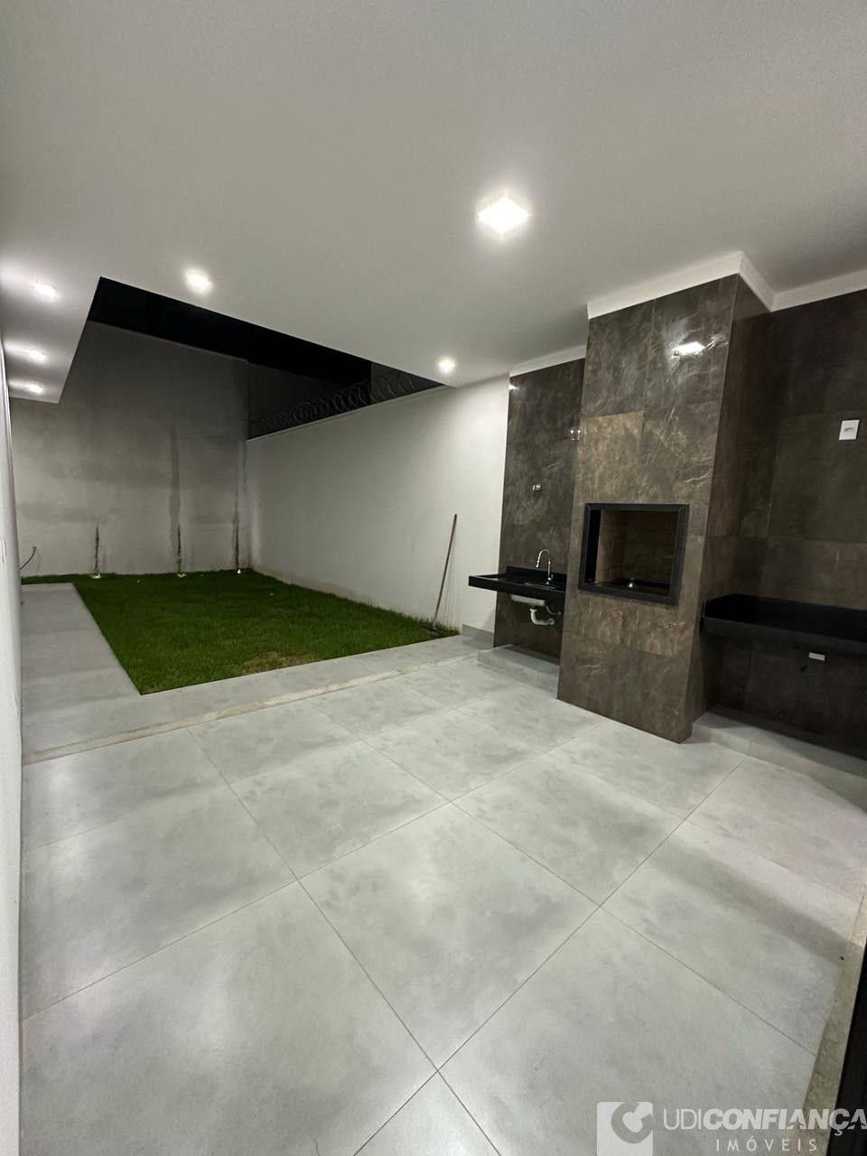 Casa à venda com 3 quartos, 150m² - Foto 1