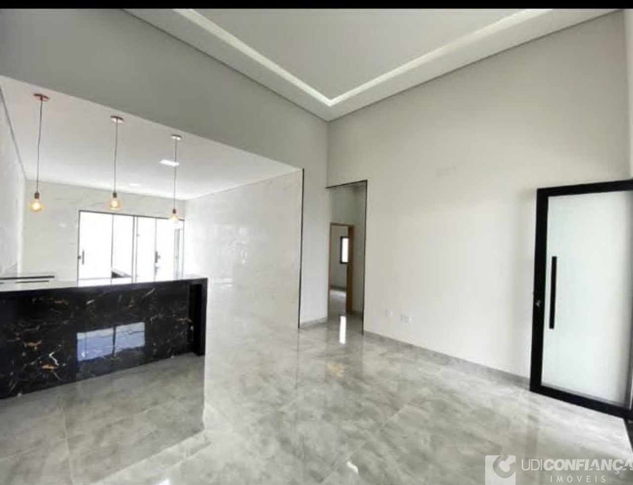 Casa à venda com 3 quartos, 135m² - Foto 1