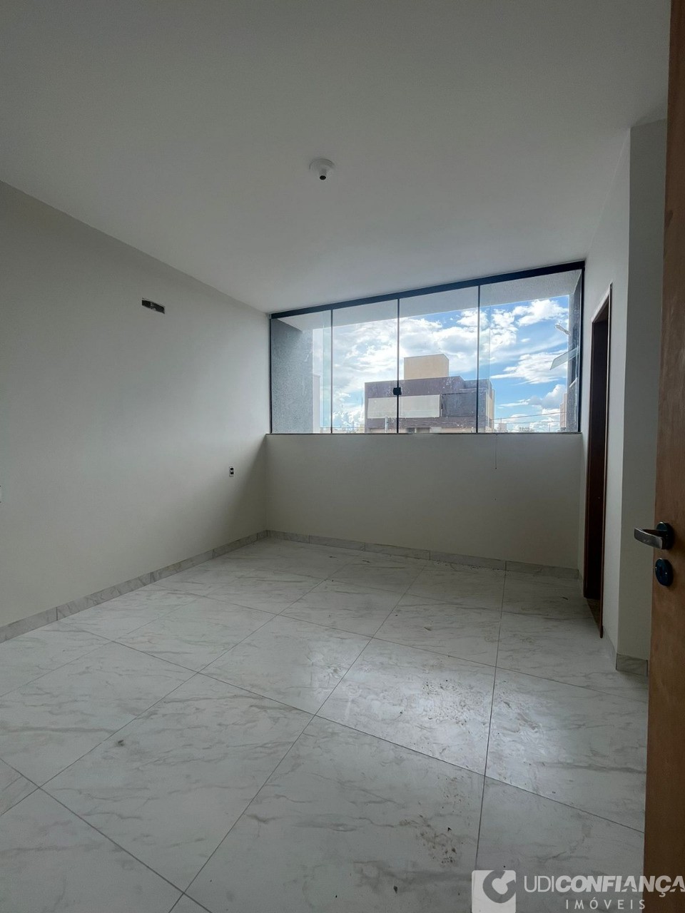 Casa à venda com 3 quartos, 103m² - Foto 2