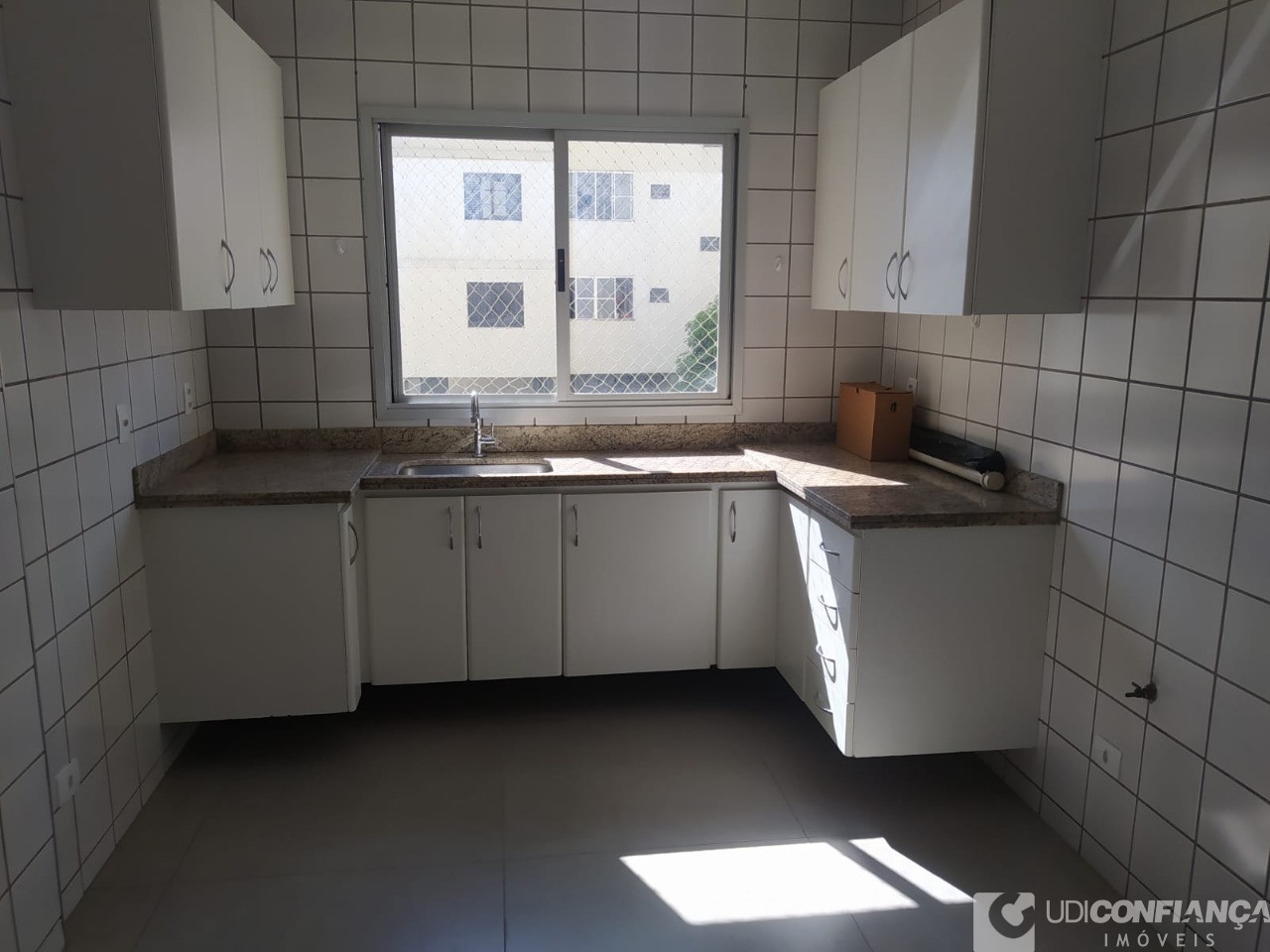 Apartamento à venda com 3 quartos, 114m² - Foto 2