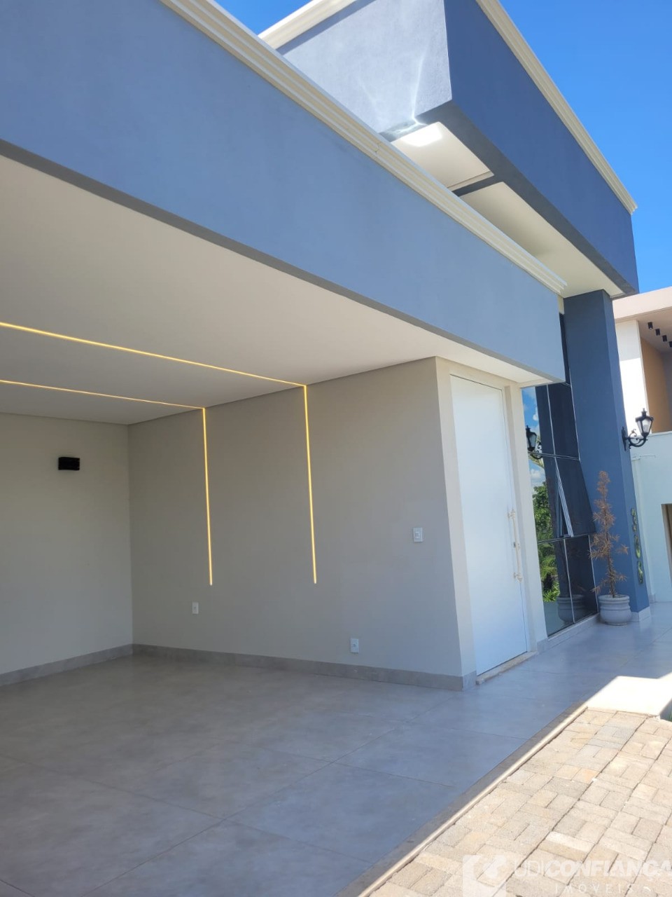 Casa à venda com 3 quartos, 210m² - Foto 2