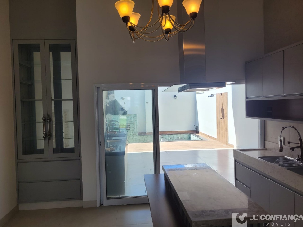 Casa à venda com 3 quartos, 210m² - Foto 8