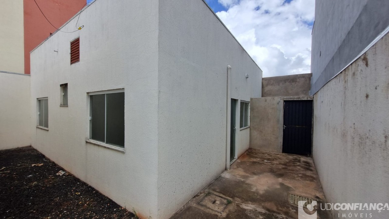 Casa à venda com 2 quartos, 45m² - Foto 12