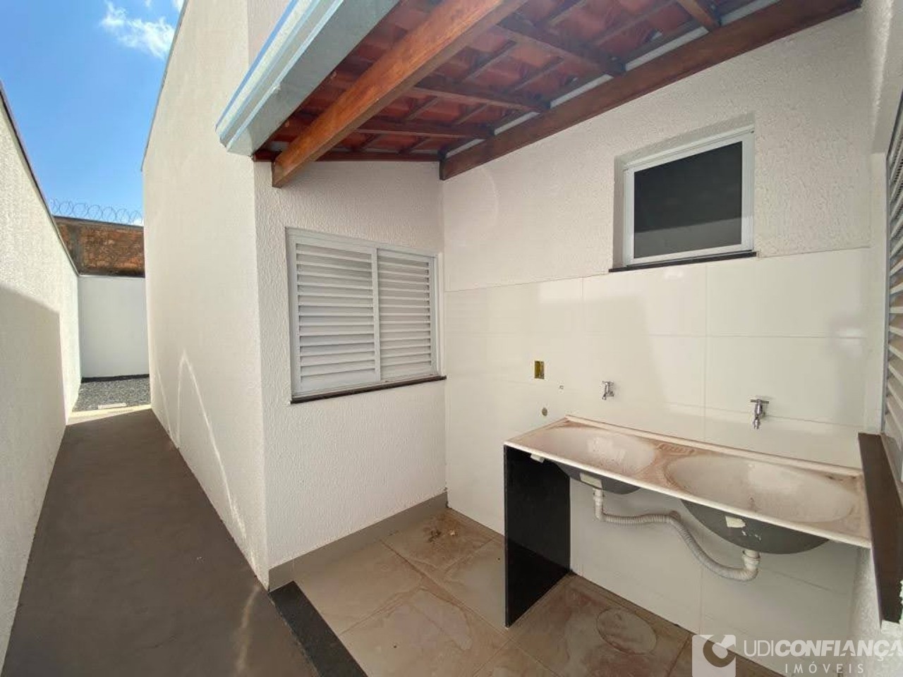 Casa à venda com 3 quartos, 75m² - Foto 14