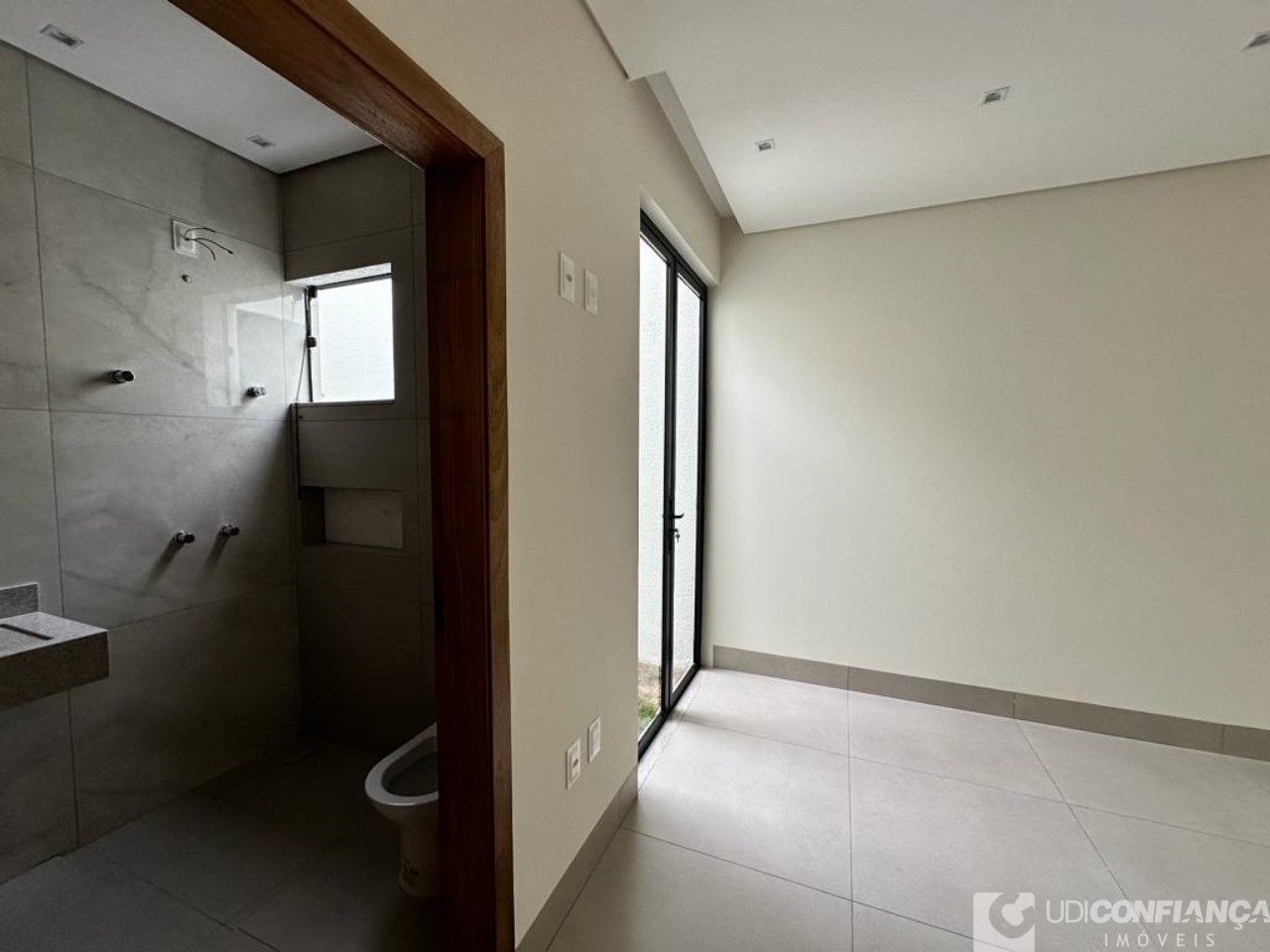 Casa à venda com 3 quartos, 179m² - Foto 14