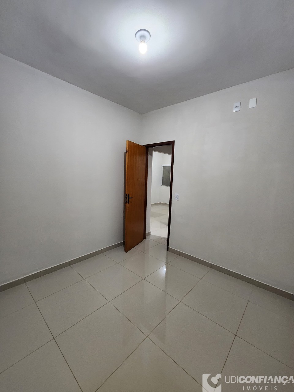 Casa à venda com 2 quartos, 45m² - Foto 2