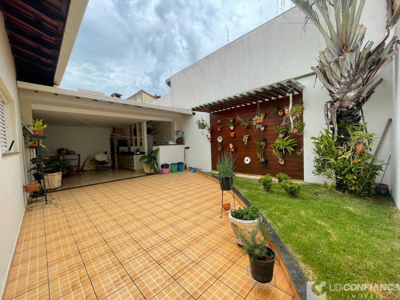 Casa à venda com 3 quartos, 245m² - Foto 8