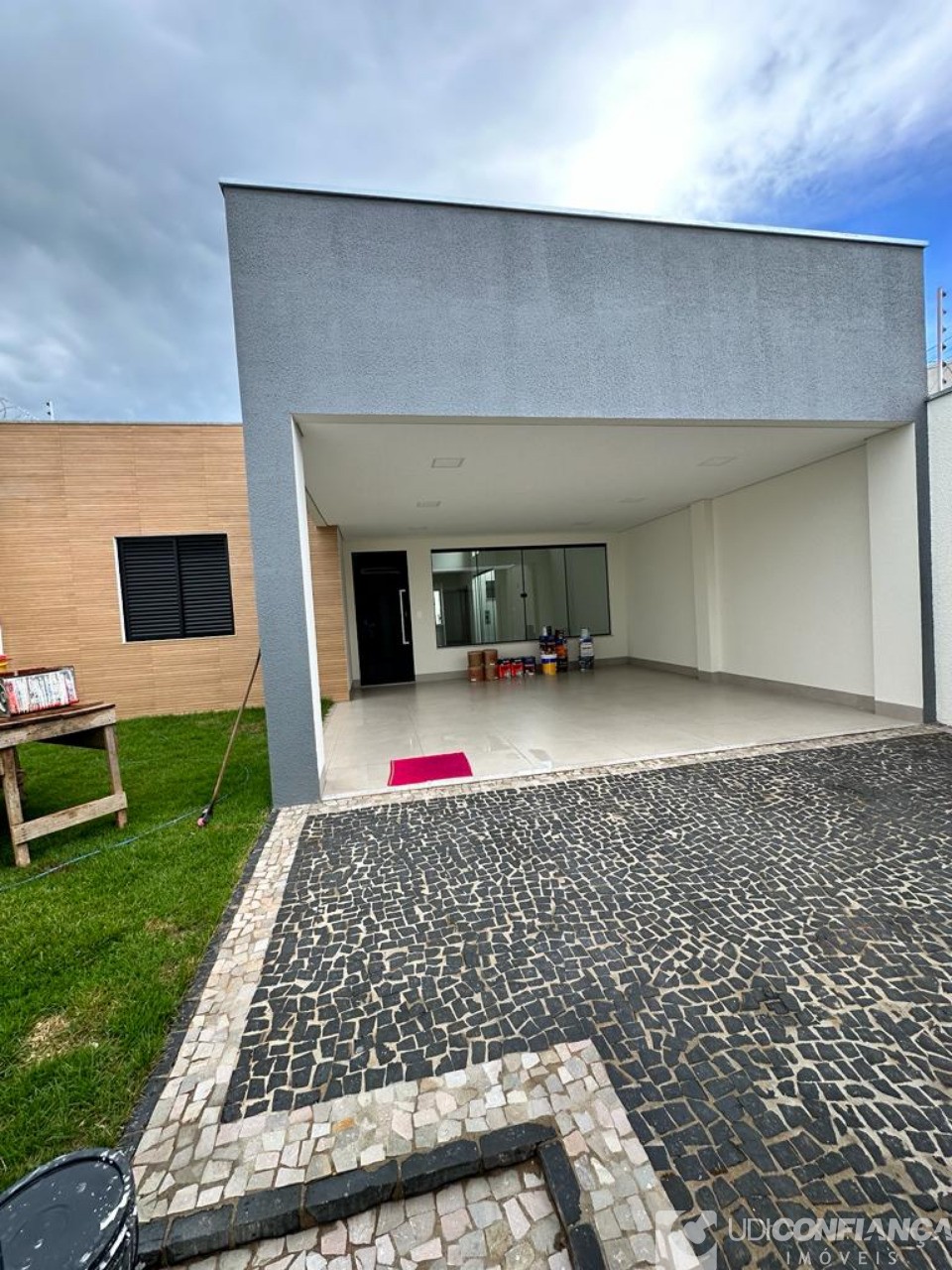 Casa à venda com 3 quartos, 179m² - Foto 2