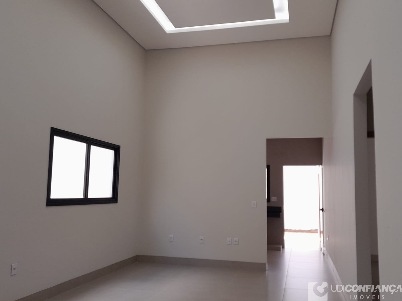 Casa à venda com 3 quartos, 180m² - Foto 1