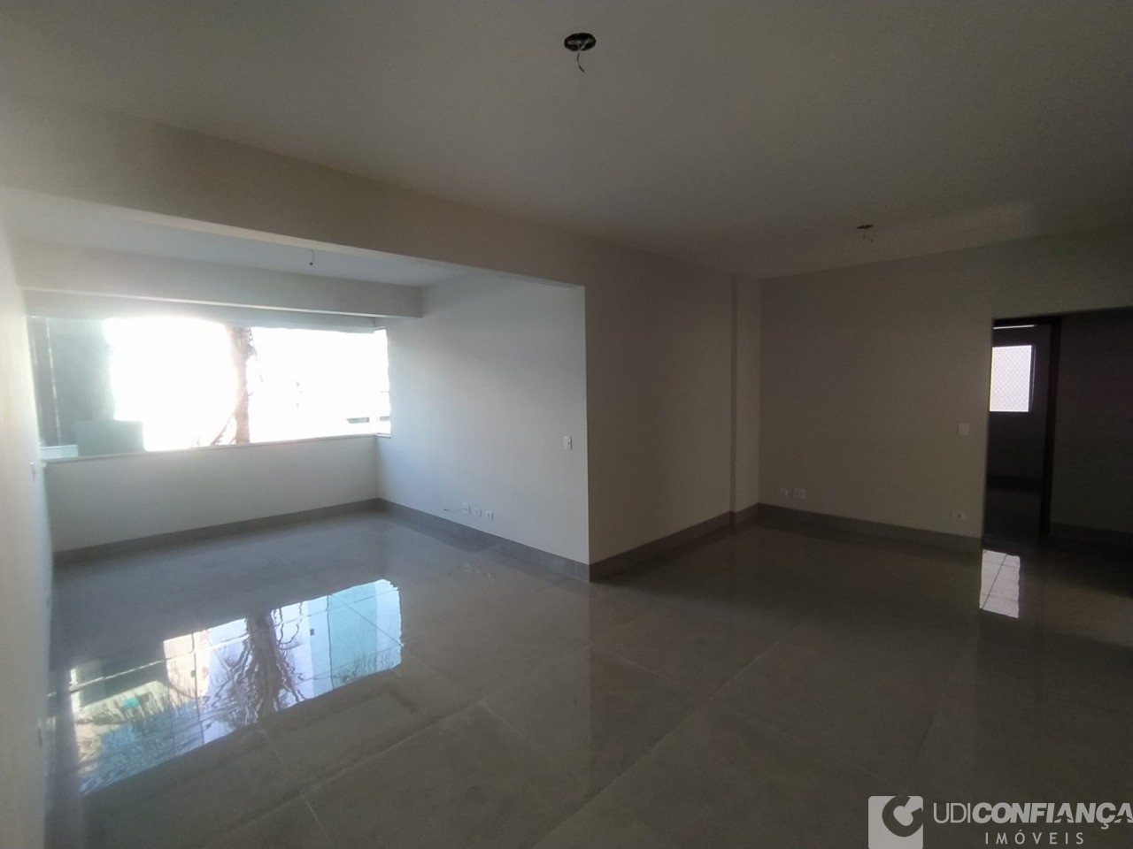 Apartamento à venda com 3 quartos, 114m² - Foto 1