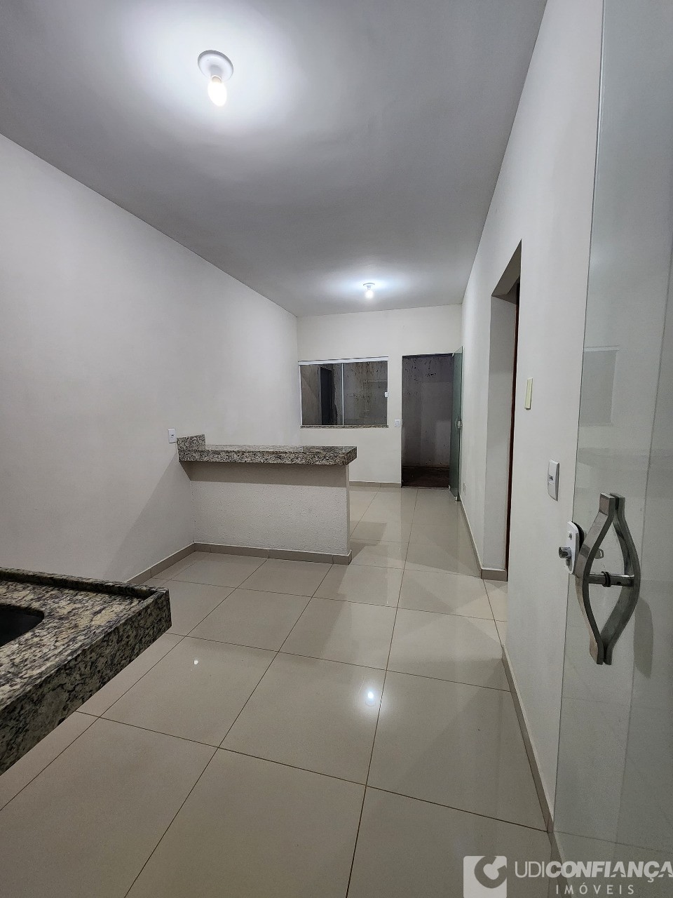 Casa à venda com 2 quartos, 45m² - Foto 1