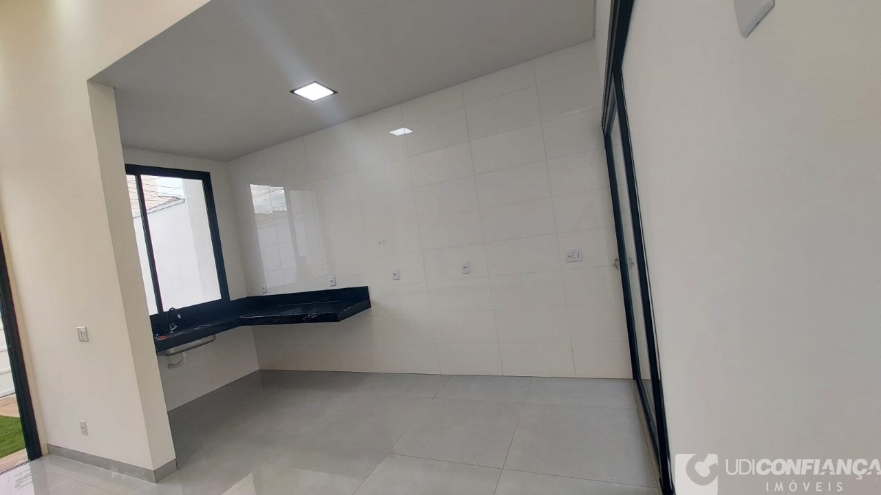 Casa à venda com 3 quartos, 80m² - Foto 5