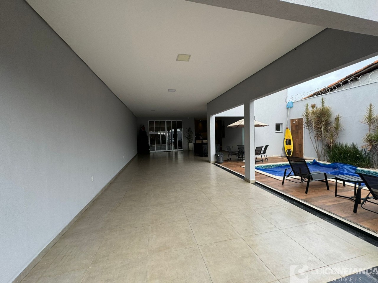 Casa à venda com 3 quartos, 260m² - Foto 3