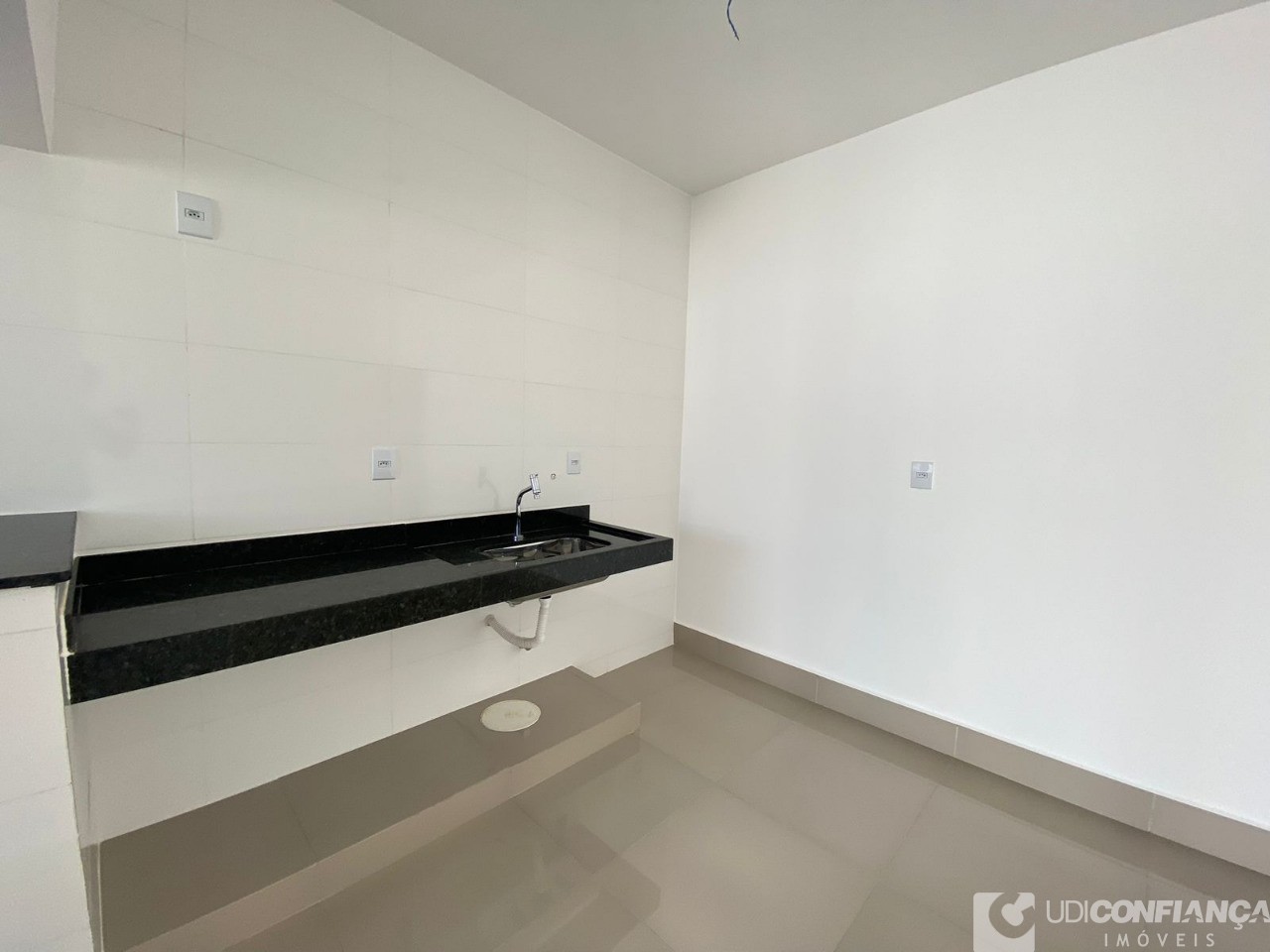 Casa à venda com 3 quartos, 74m² - Foto 4