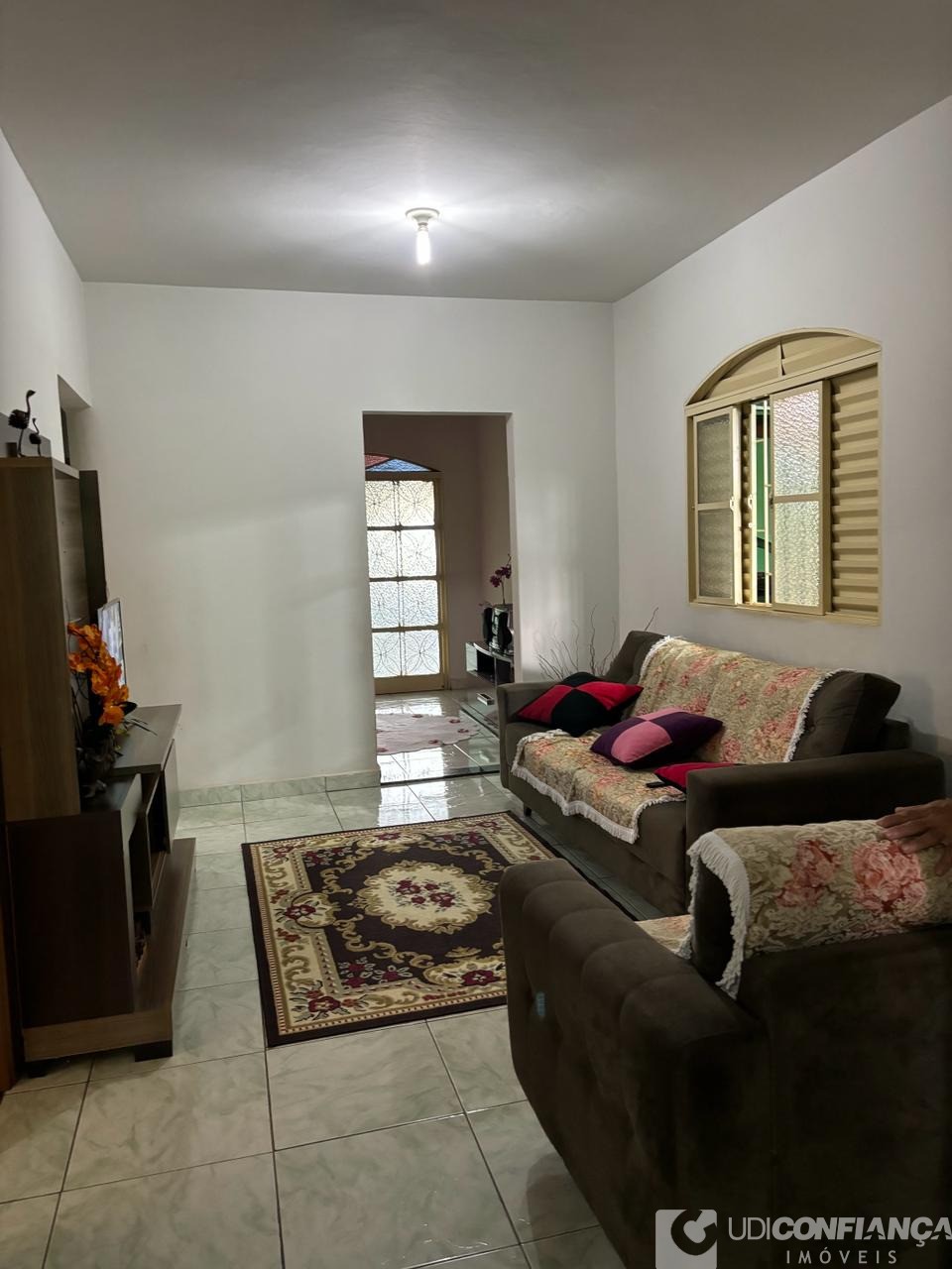 Casa à venda com 4 quartos, 200m² - Foto 1