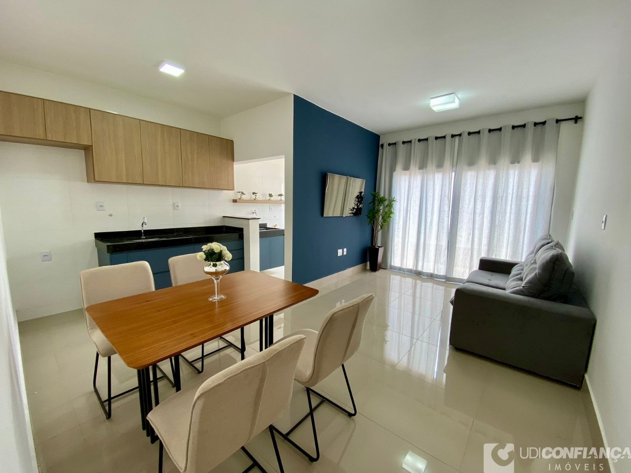 Casa à venda com 3 quartos, 74m² - Foto 1