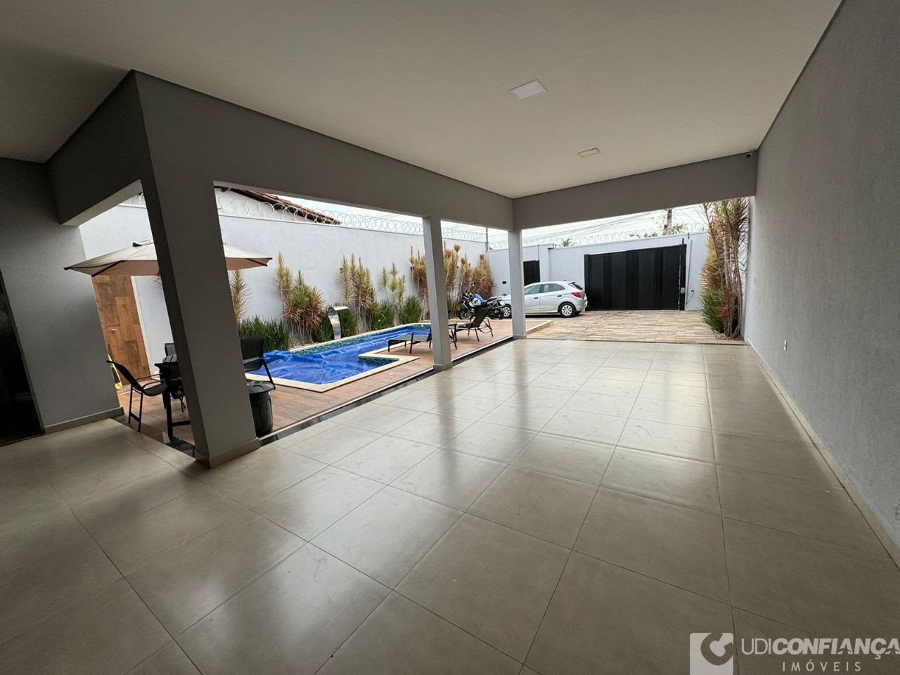 Casa à venda com 3 quartos, 260m² - Foto 1