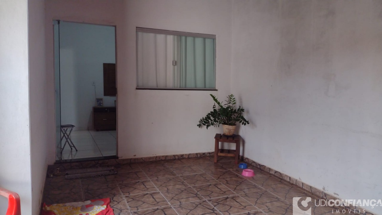 Casa à venda com 3 quartos, 240m² - Foto 1